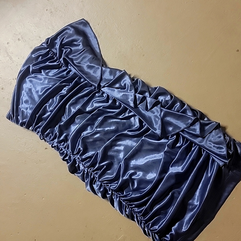 Slim ruffled dress